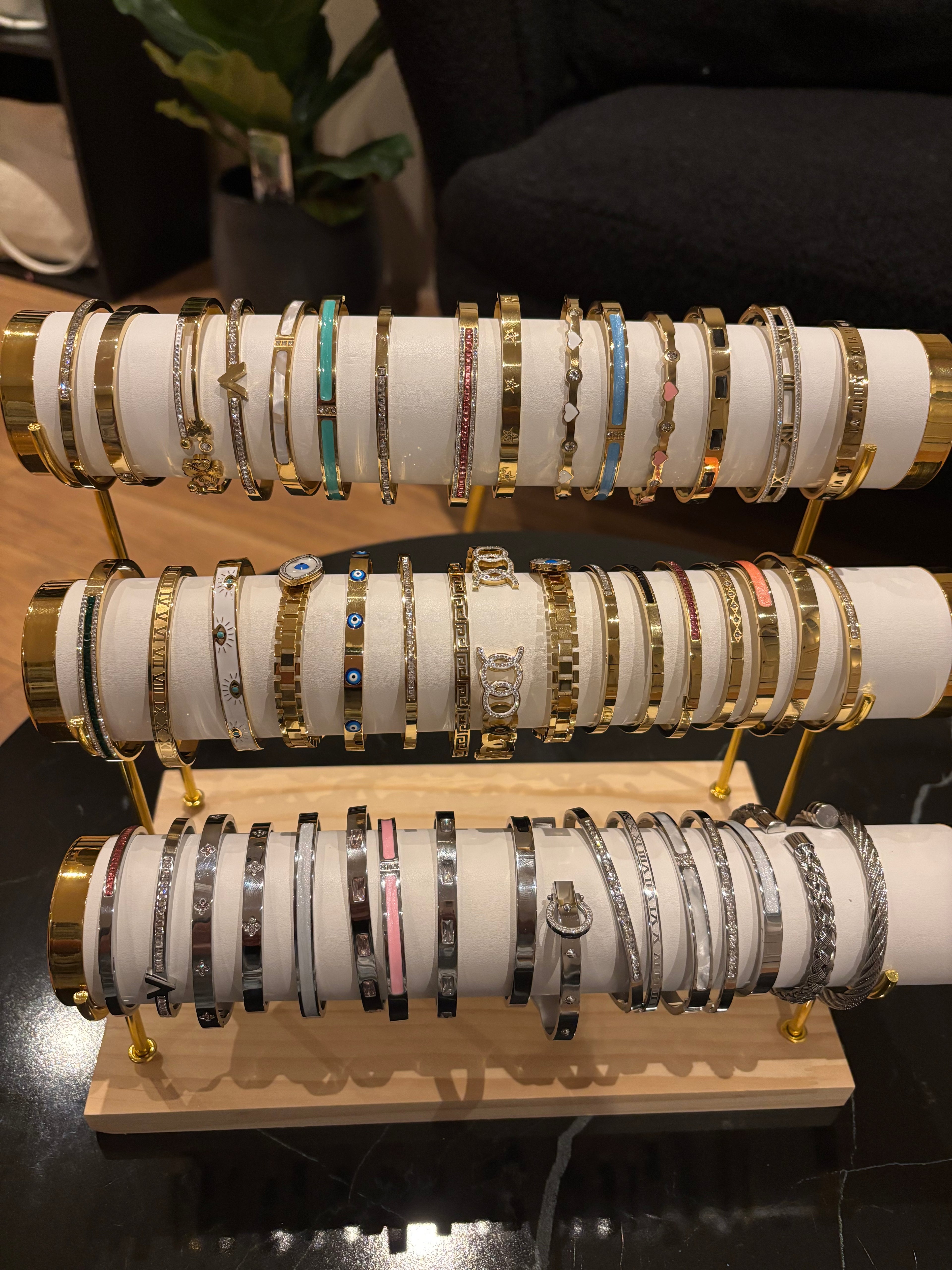 Armbanden goud en zilver willekeurig