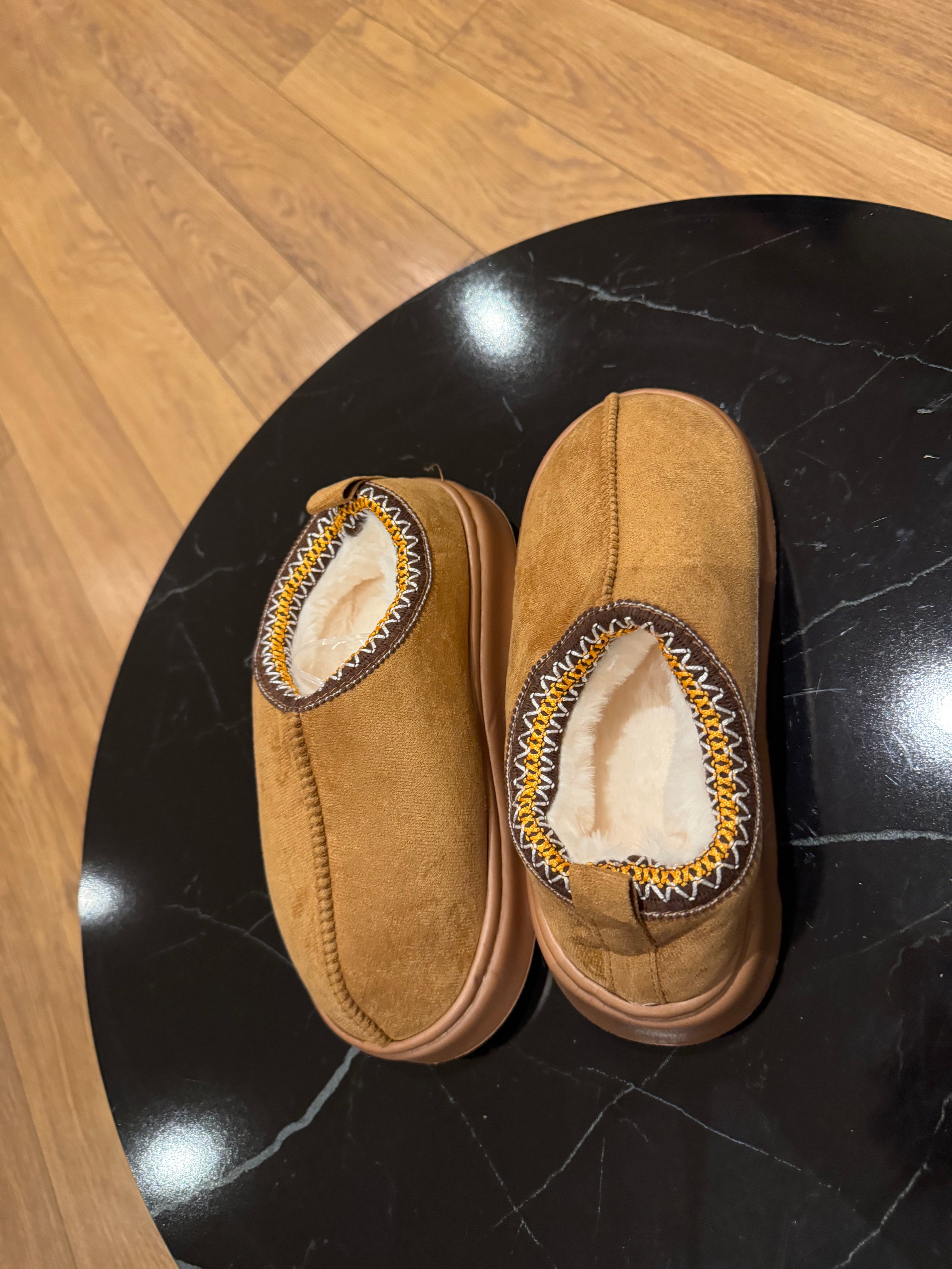 Pantoffels Camel Lookalike