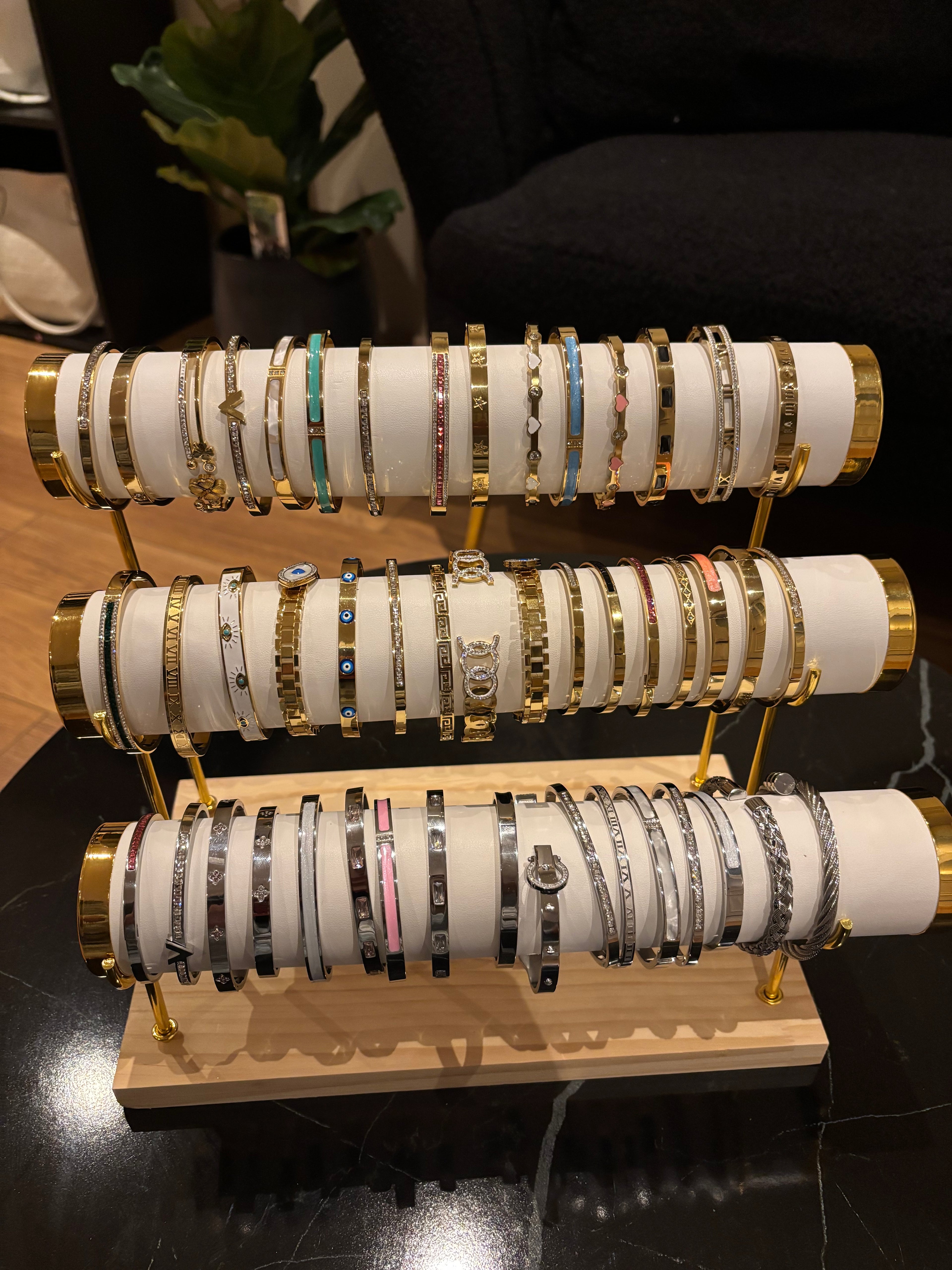 Armbanden goud en zilver willekeurig