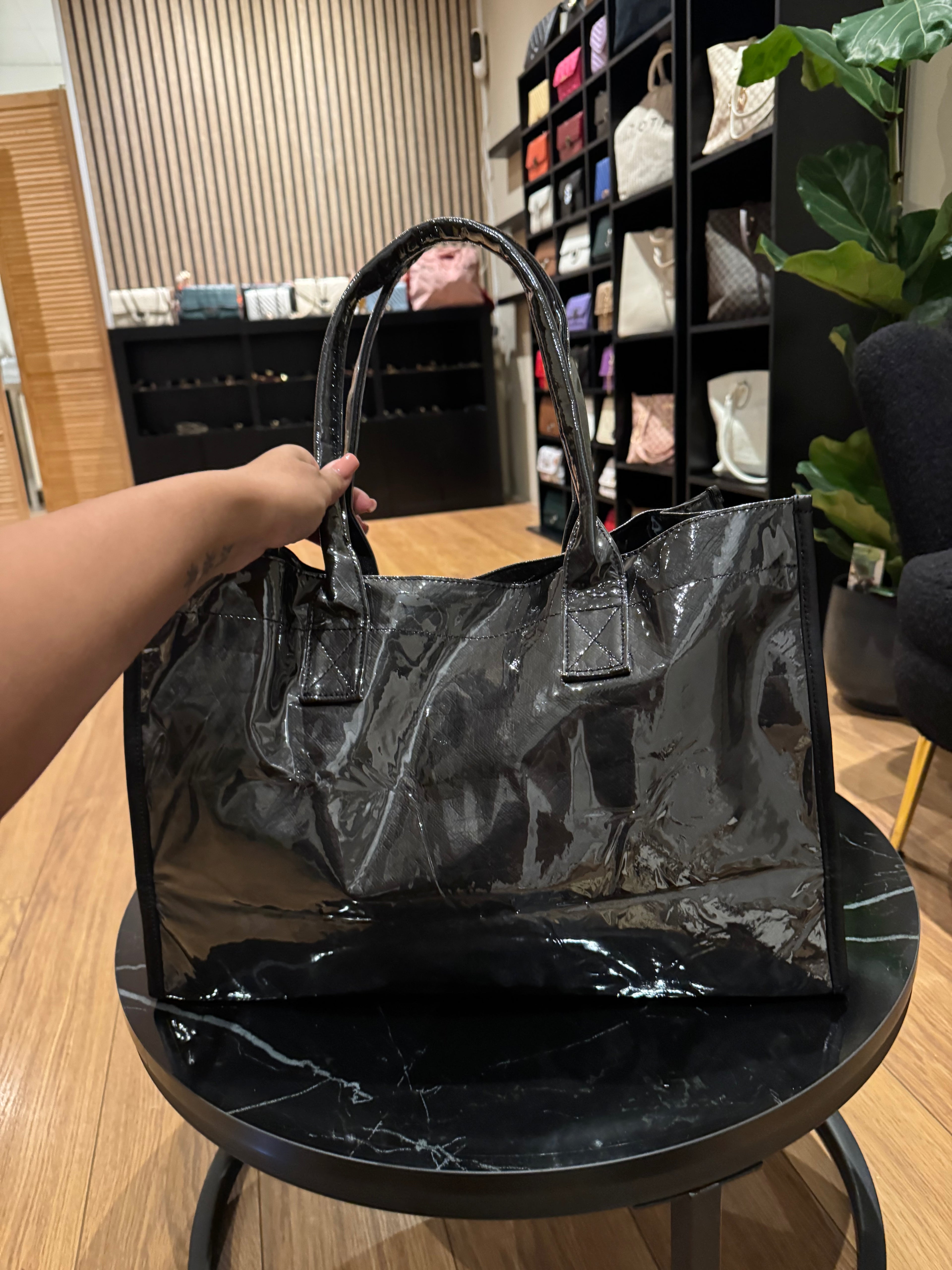 Tote Black Shiny