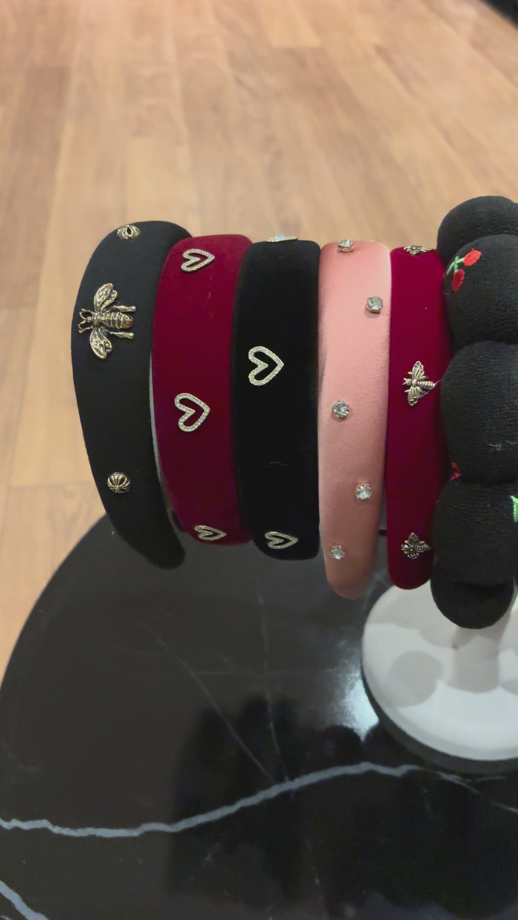 Haarbanden wolk/kers/steentjes/bijen willekeurig