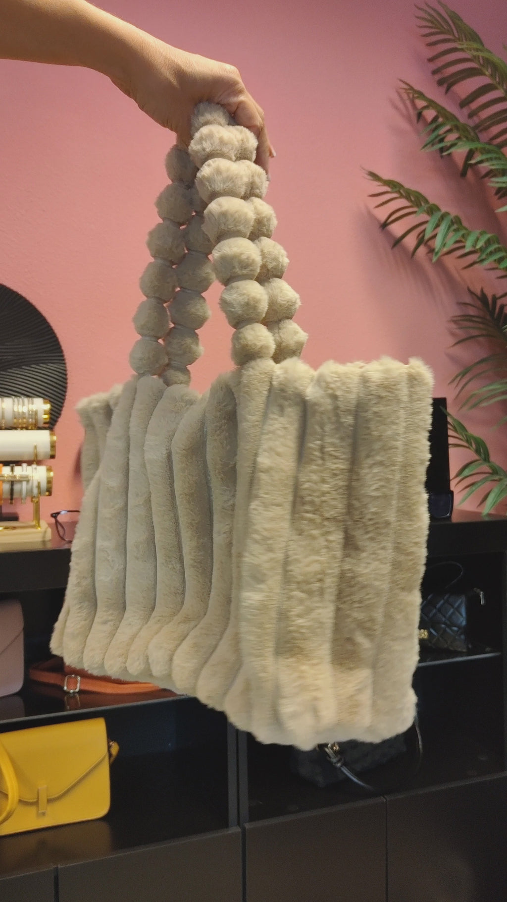 Fluffy Pom Taupe