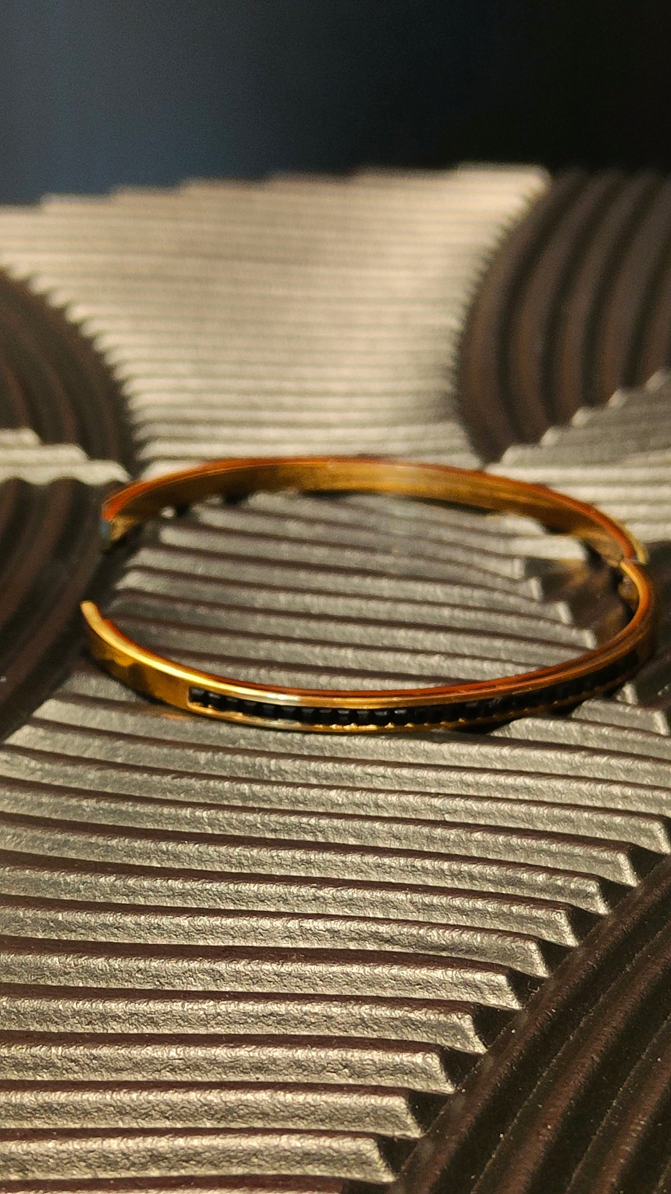 Armband Diamond look inlay Black - Goud kleurig