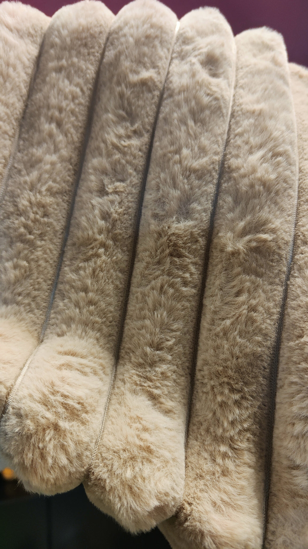 Fluffy Pom Taupe
