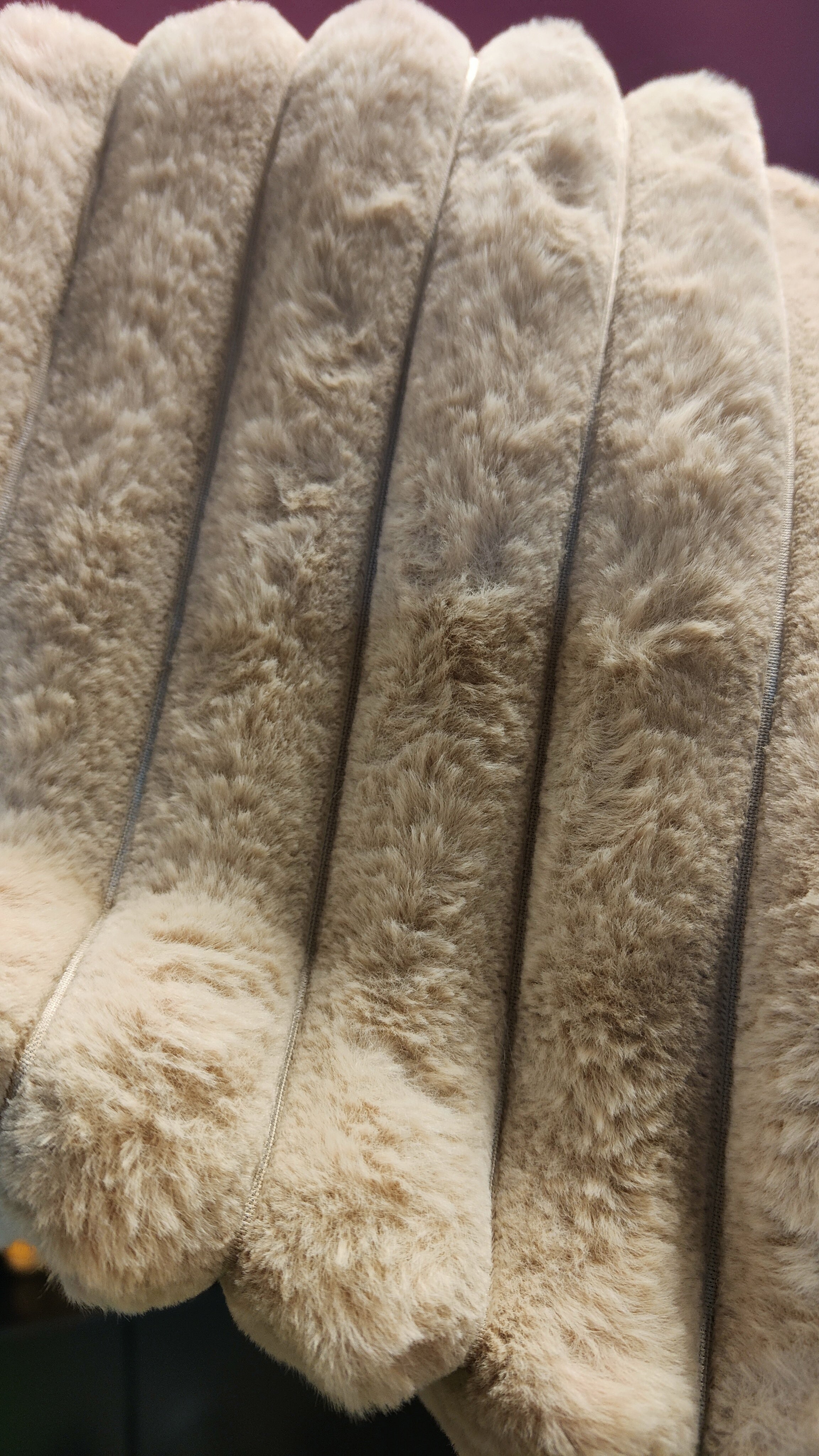 Fluffy Pom Taupe