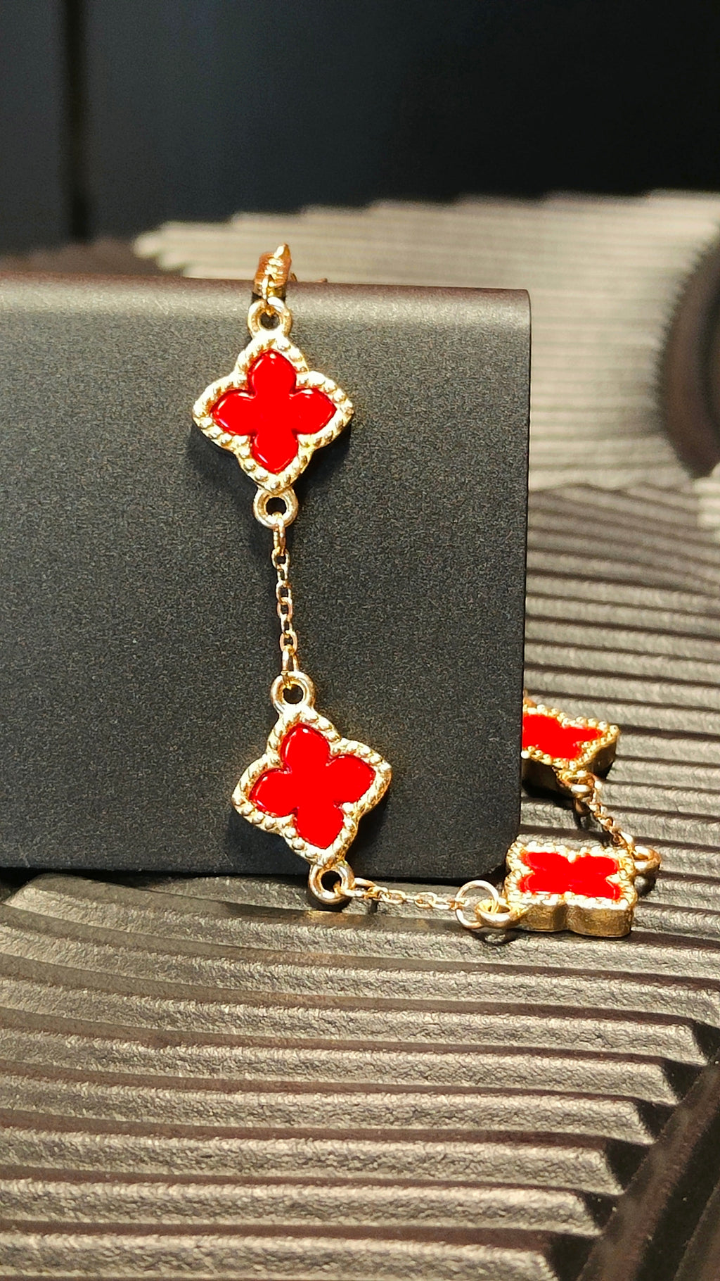 Armband Stars Hangers Red - Goud kleurig