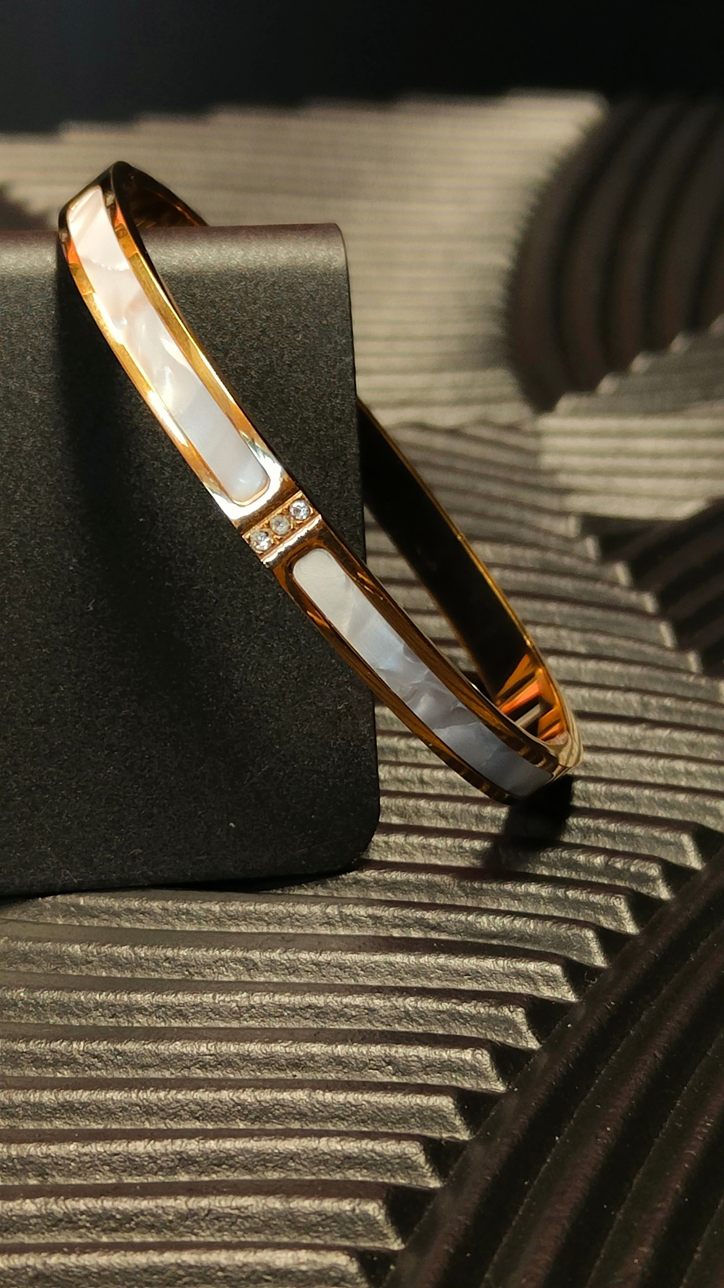 Armband Inlay White 3 Diamond look - Goud kleurig