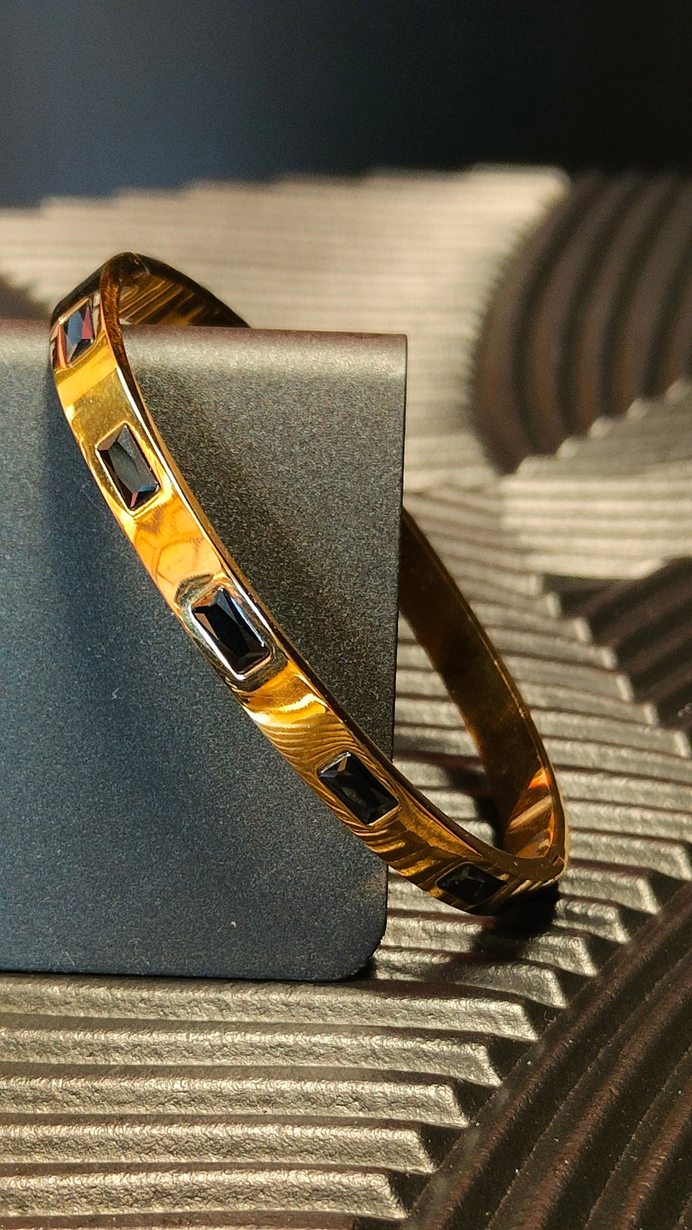 Armband Square Diamond look Black - Goud kleurig