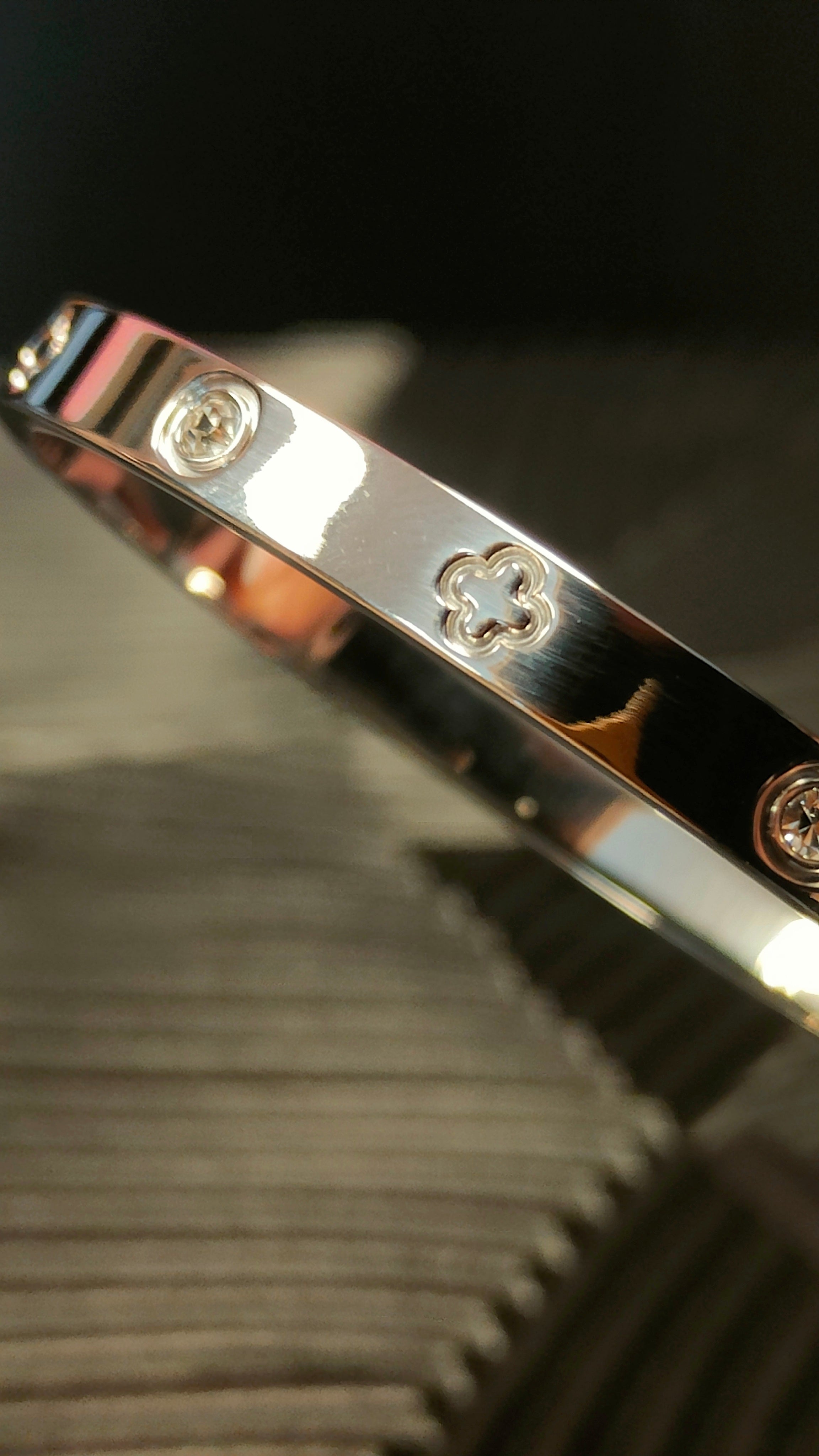 Armband Cross & Diamond look - zilver kleurig