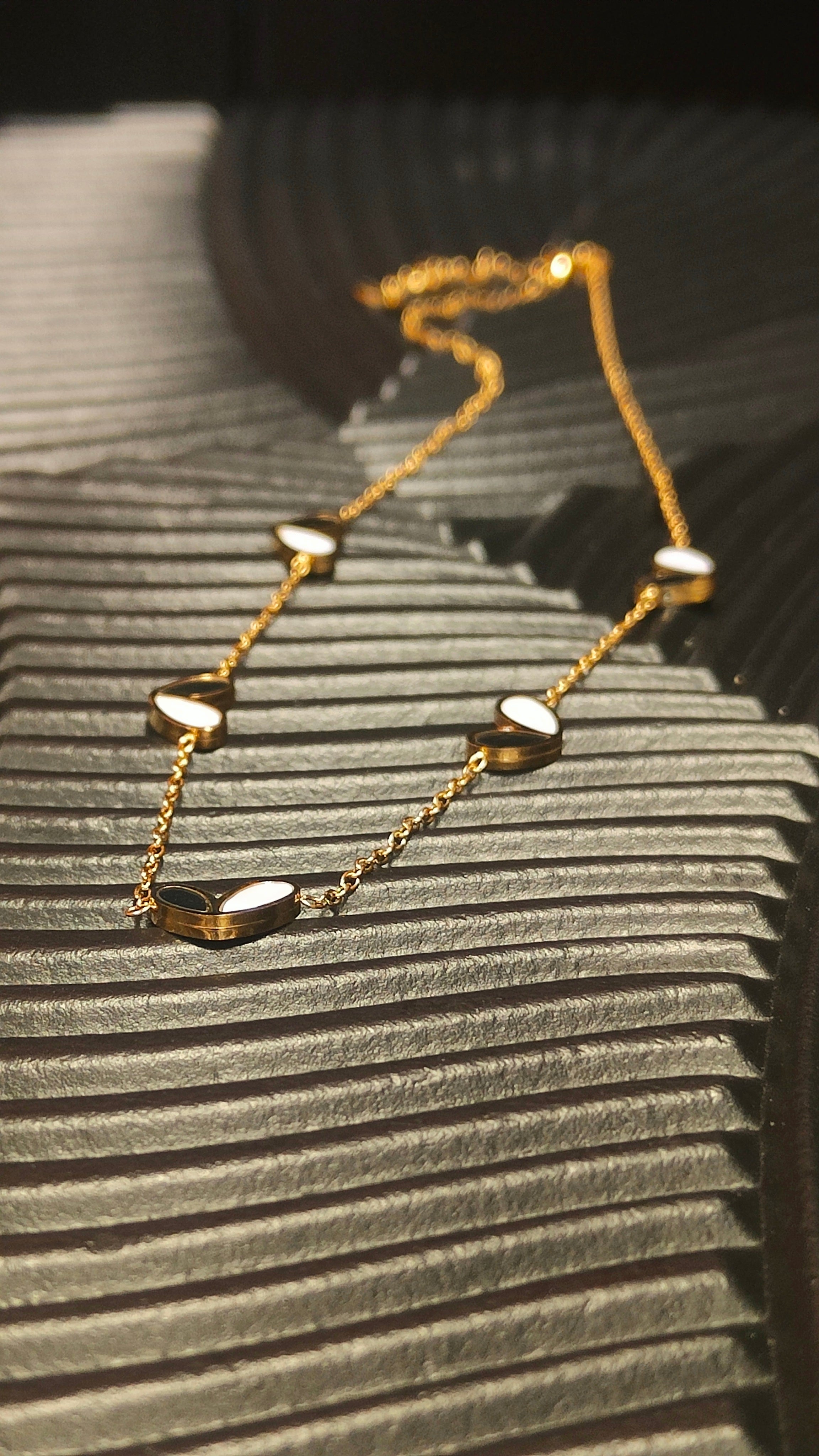 Ketting Inlay Hearts Black & White - Goud kleurig