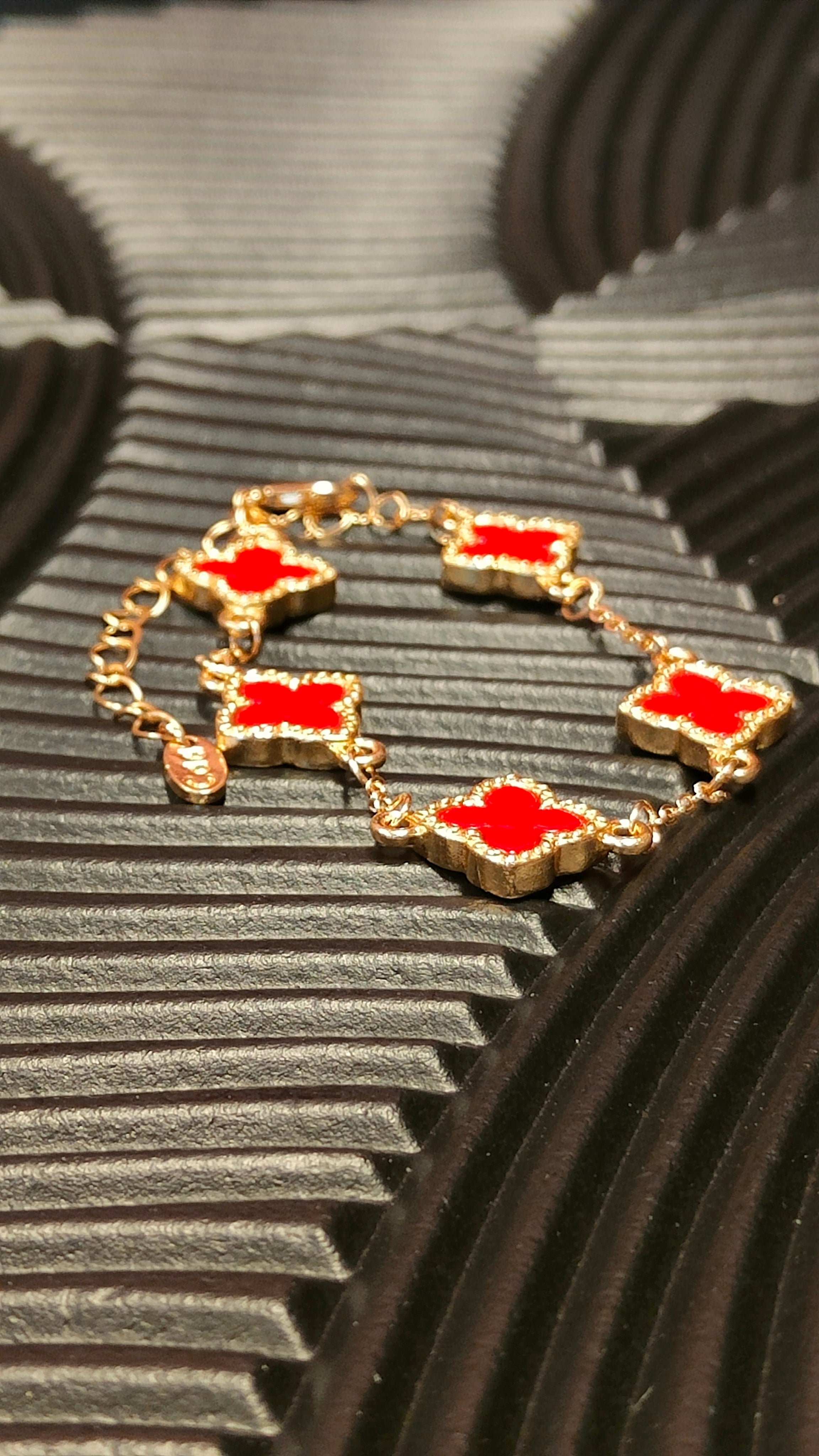 Armband Stars Hangers Red - Goud kleurig