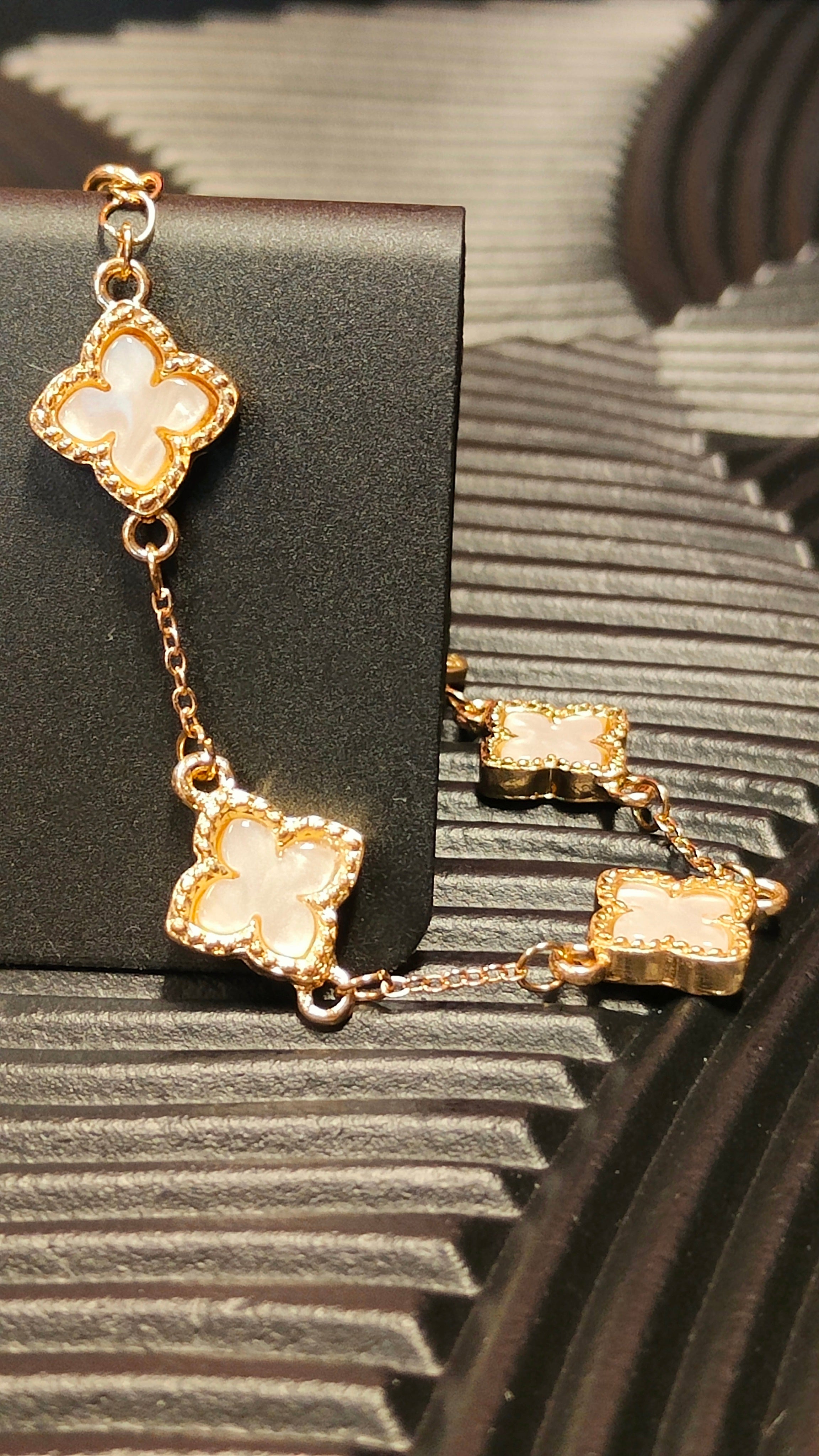 Armband Stars Hangers White - Goud kleurig