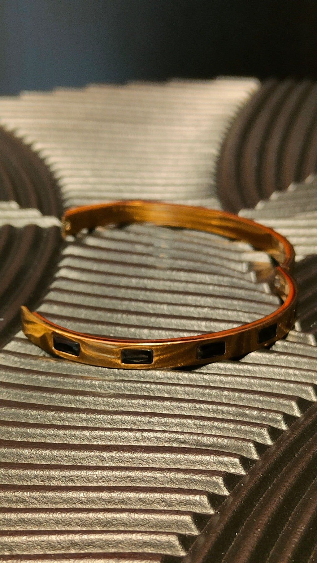 Armband Square Diamond look Black - Goud kleurig
