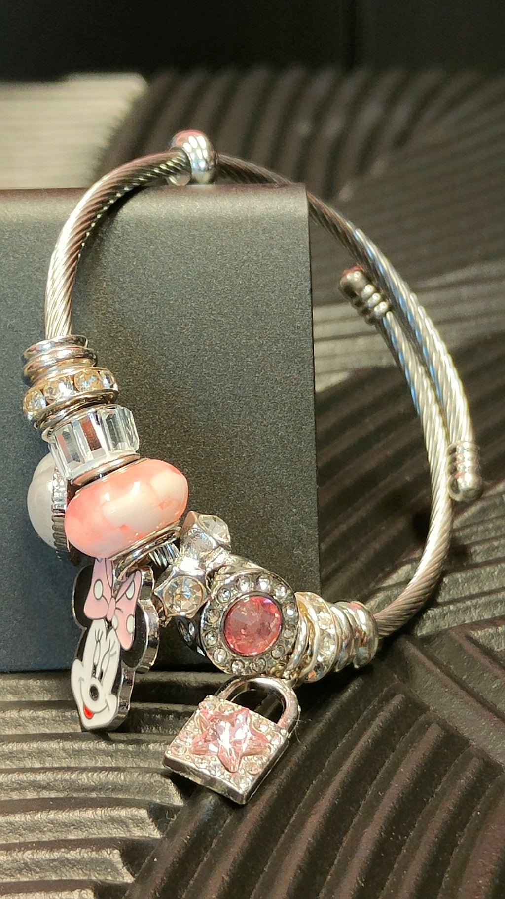 Armband Wire - Mini mouse, lock & pink hangers - zilver kleurig