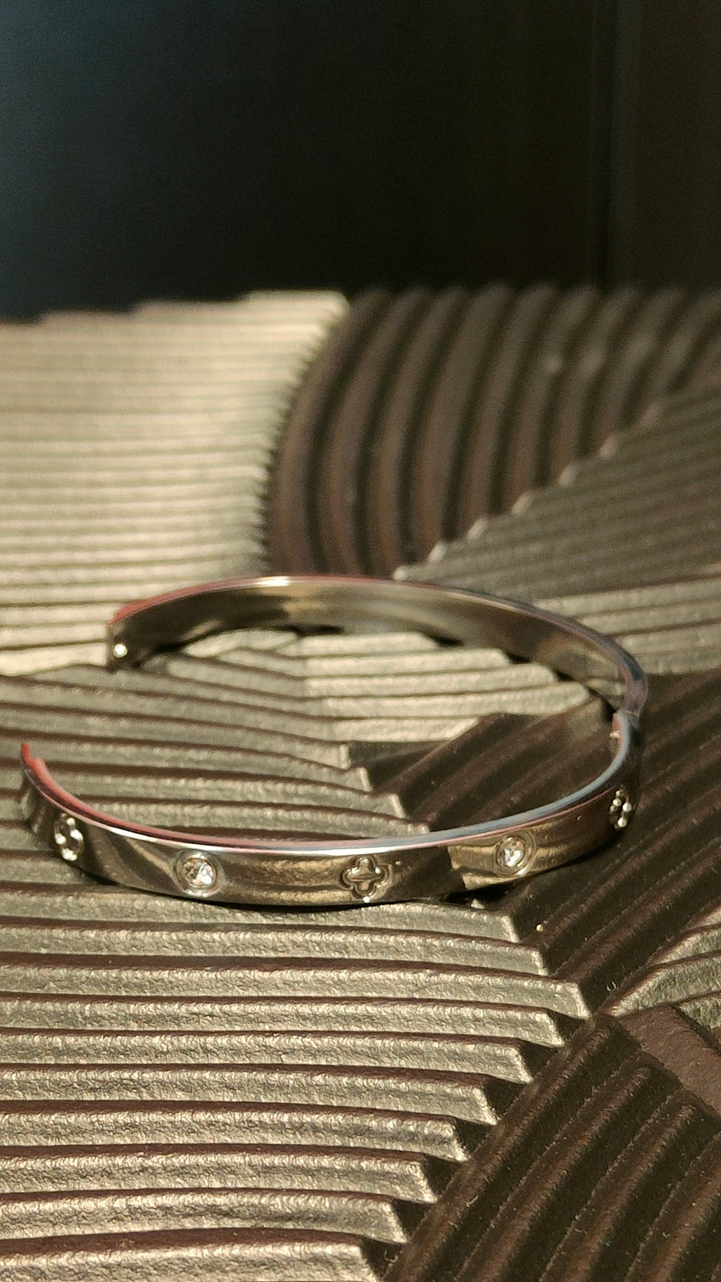 Armband Cross & Diamond look - zilver kleurig