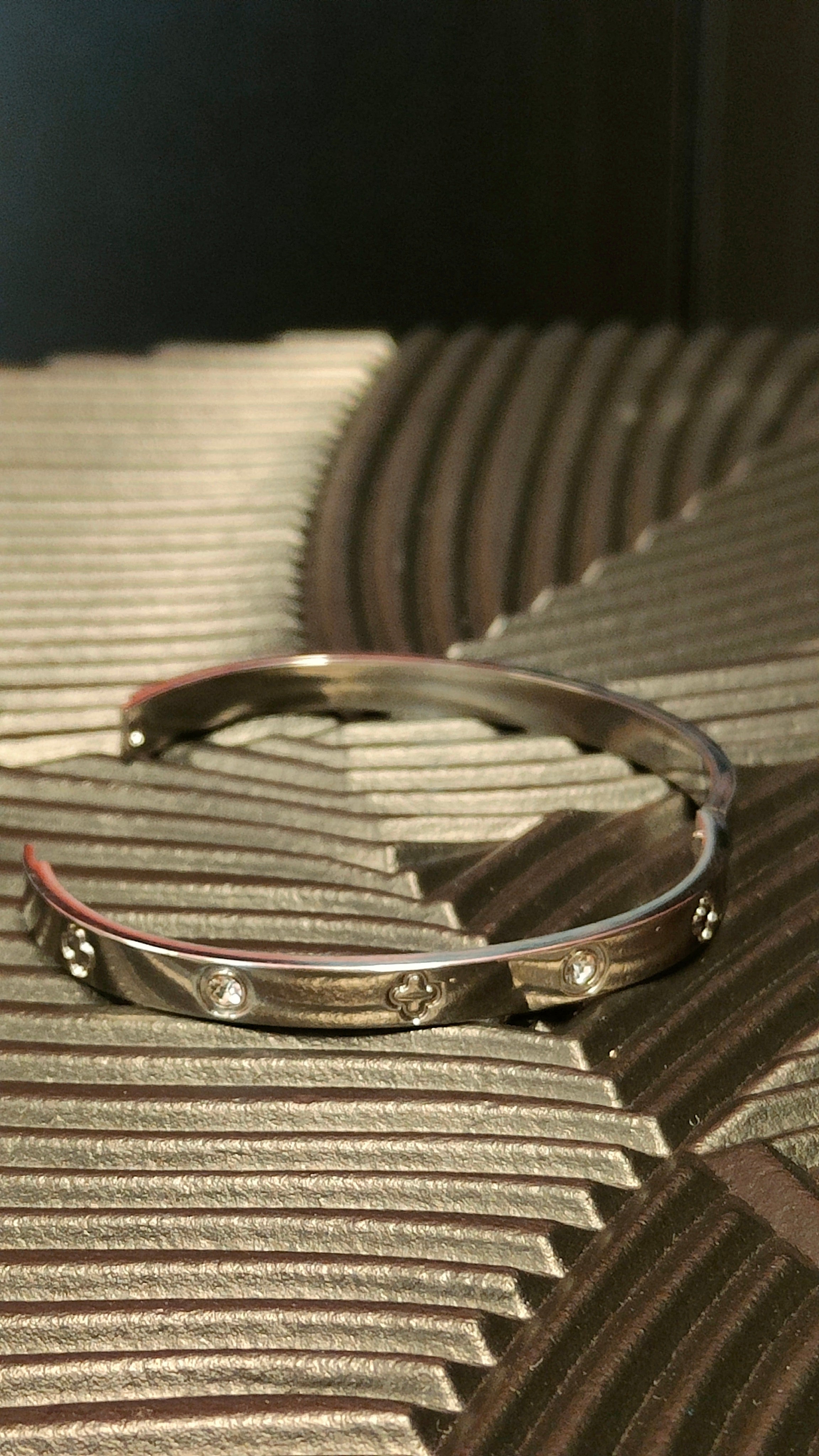 Armband Cross & Diamond look - zilver kleurig