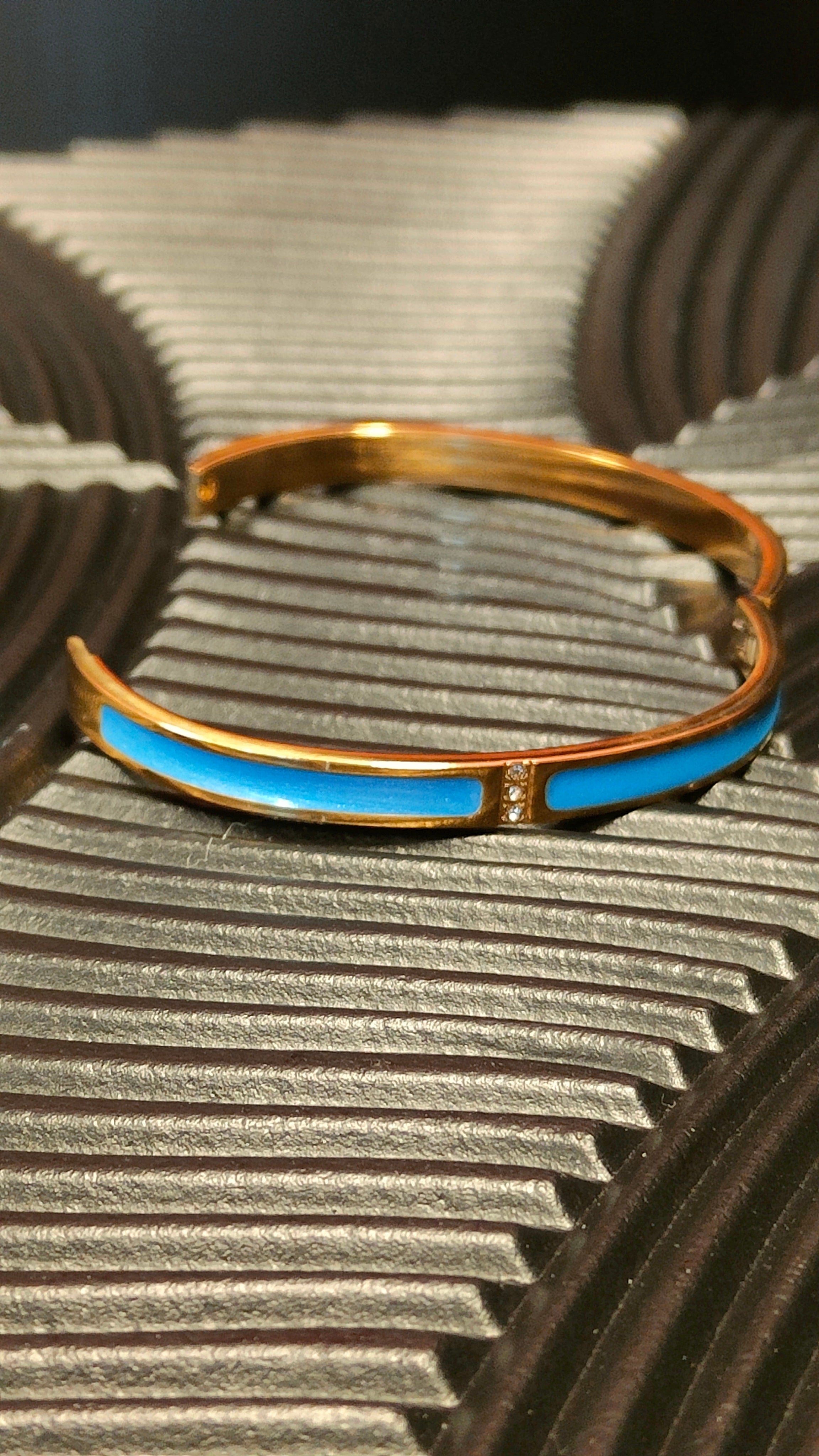 Armband Inlay Blue 3 Diamond look - Goud kleurig