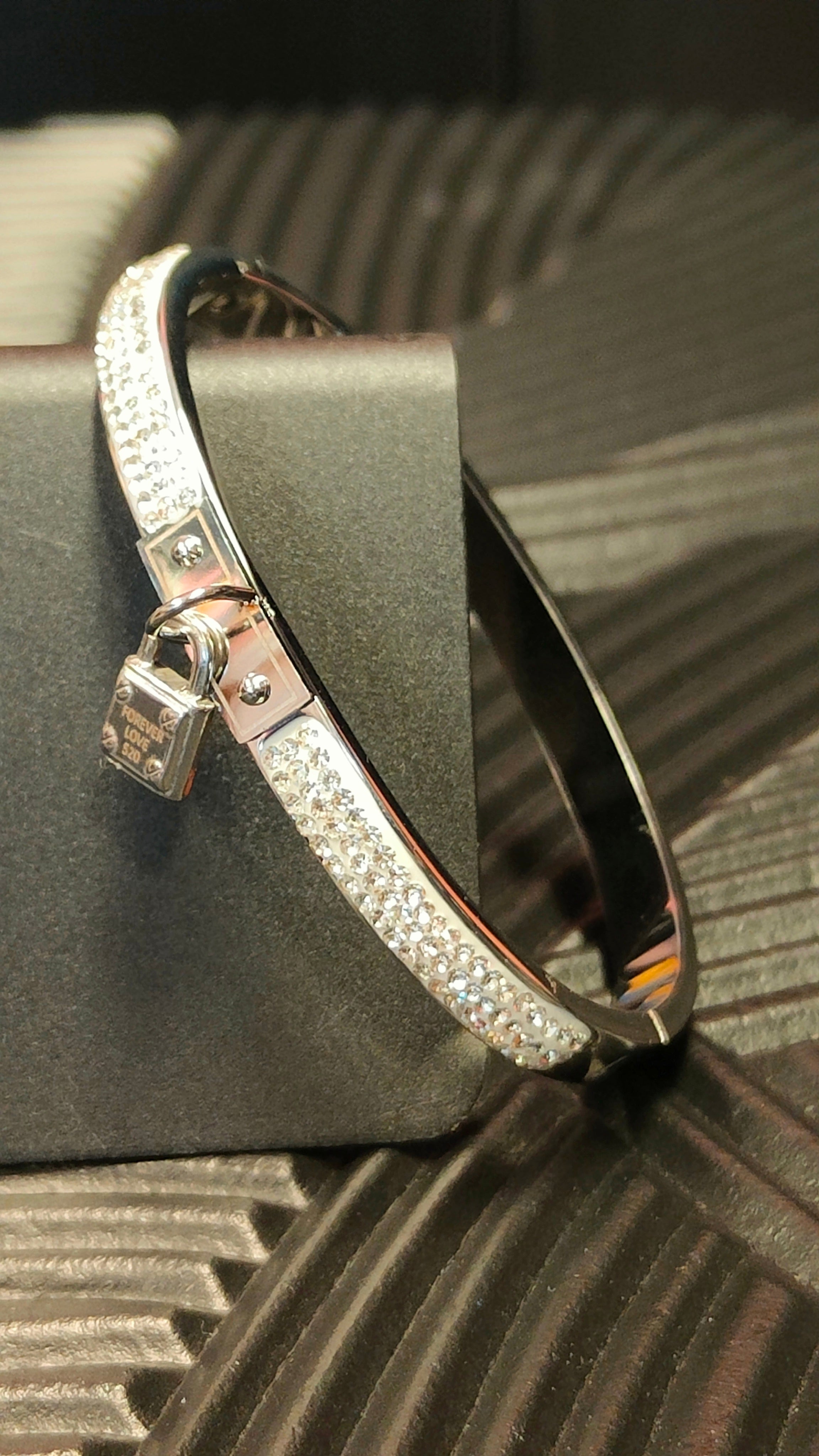 Armband Lock - Diamond look - zilver kleurig