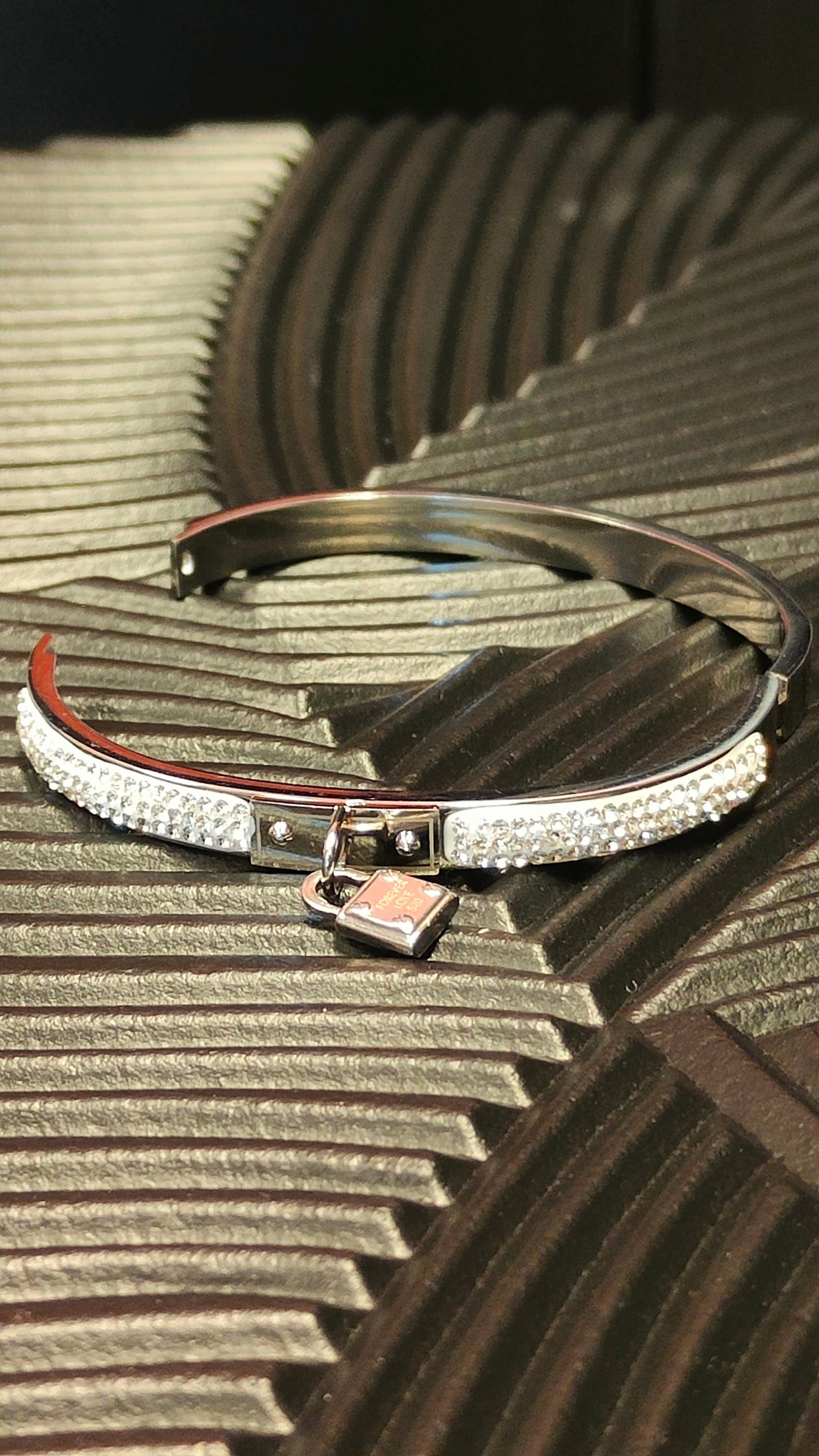 Armband Lock - Diamond look - zilver kleurig