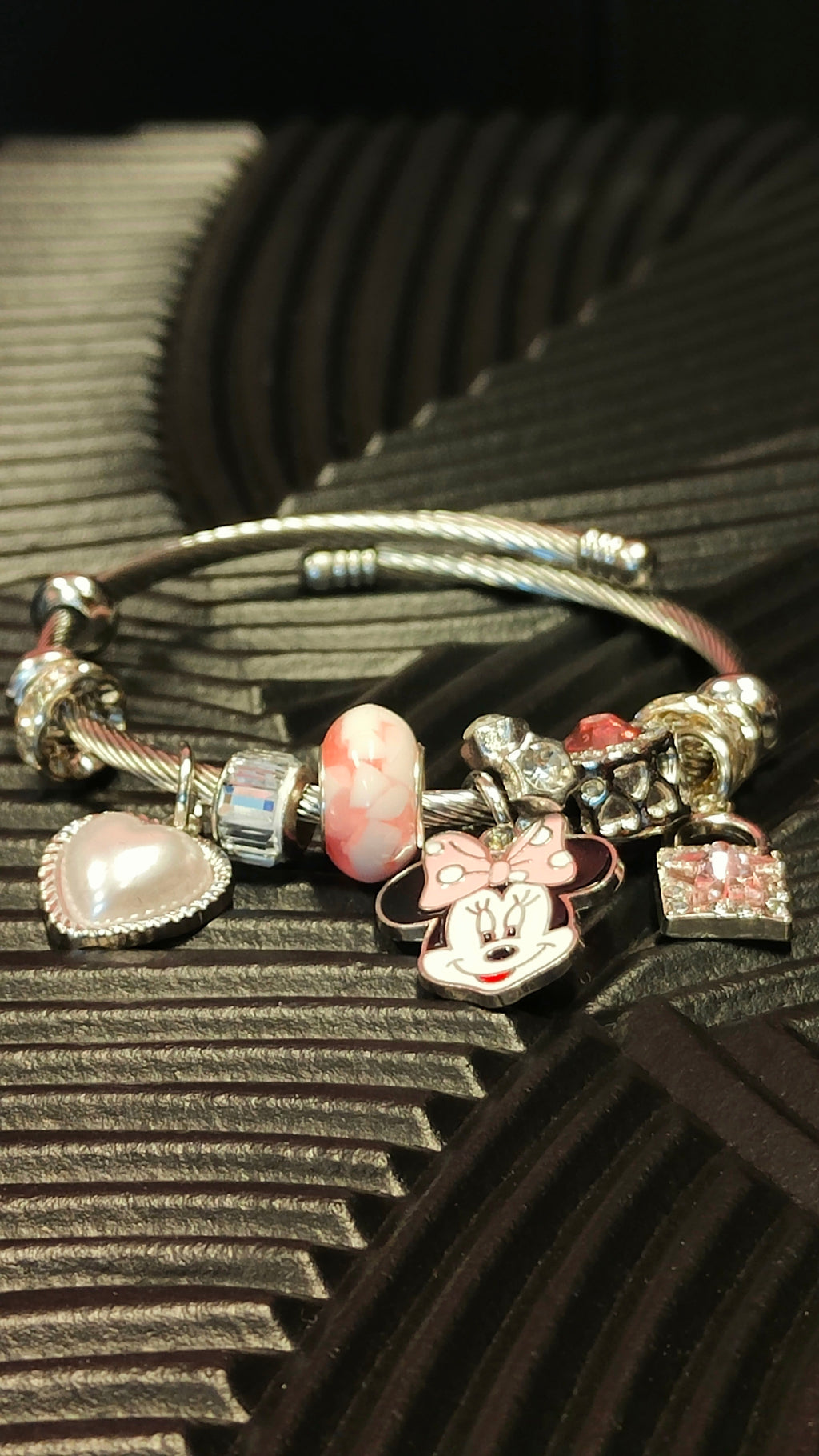 Armband Wire - Mini mouse, lock & pink hangers - zilver kleurig