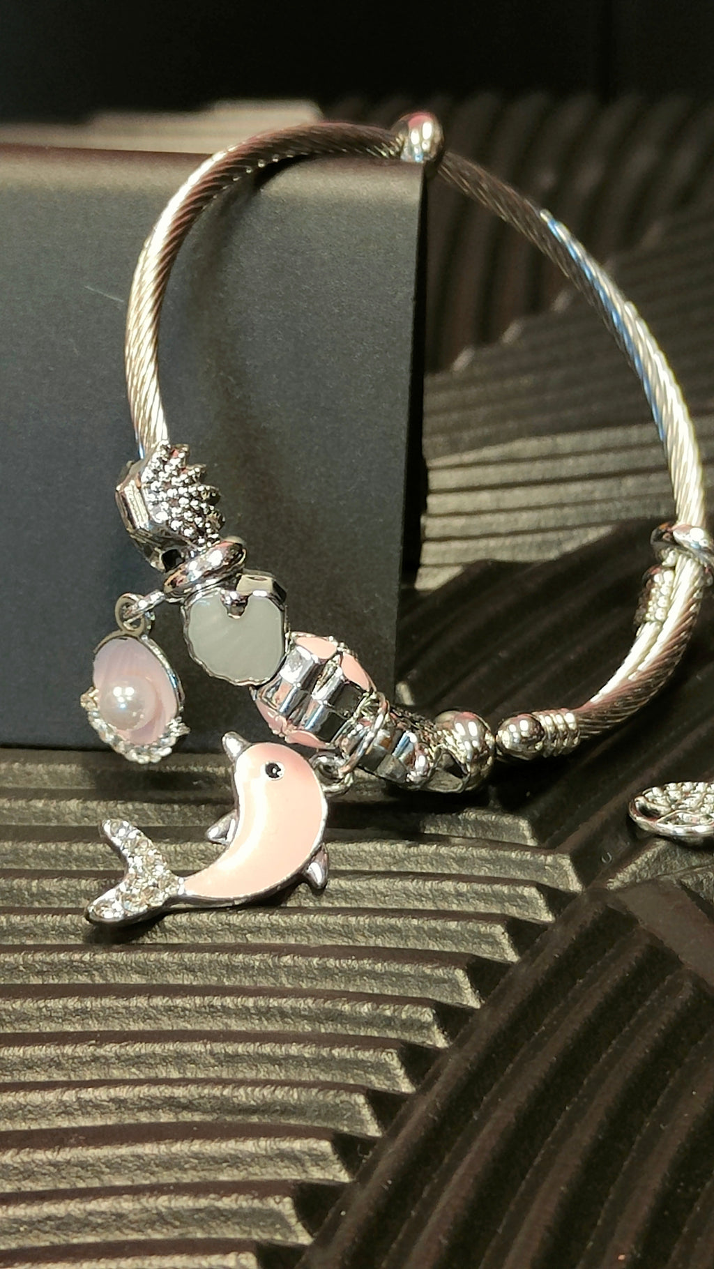 Armband Wire - Dolphin, Oyster & sea hangers - zilver kleurig